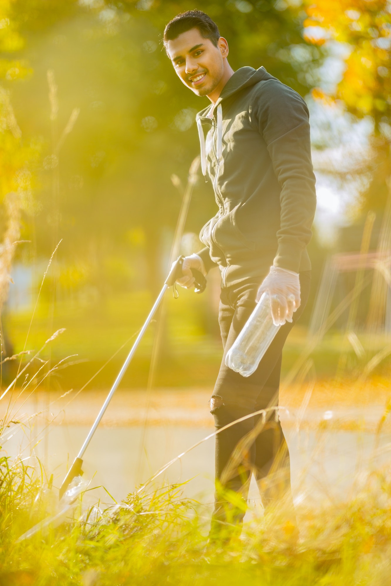 Volunteer conserving environment from pollution and plastic